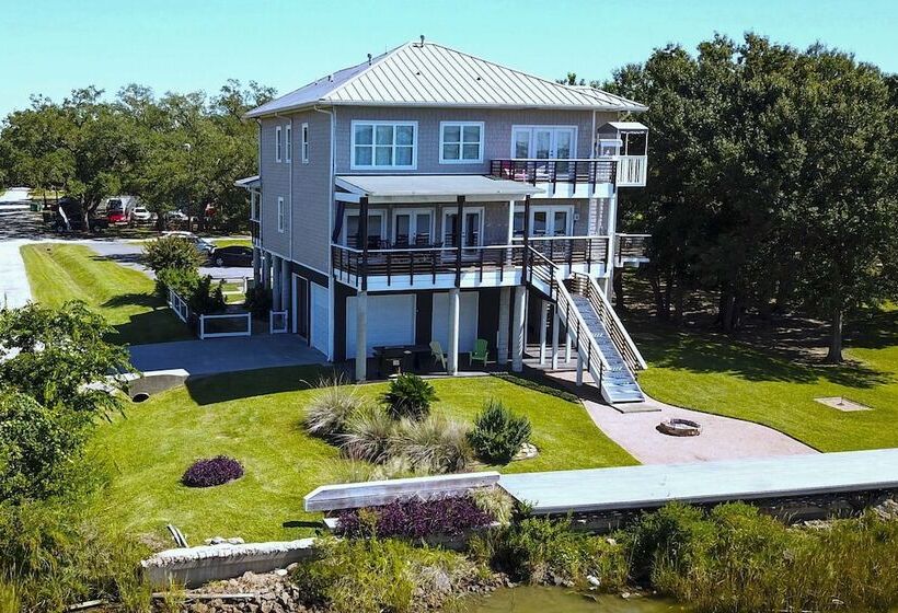 Secluded Seabrook Waterfront Home W/ Patio!
