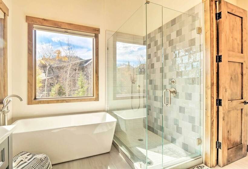 Silverthorne Home W/ Hiking Trail Access!