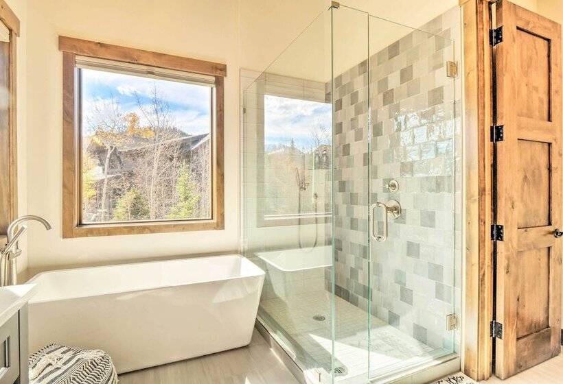 Silverthorne Home W/ Hiking Trail Access!