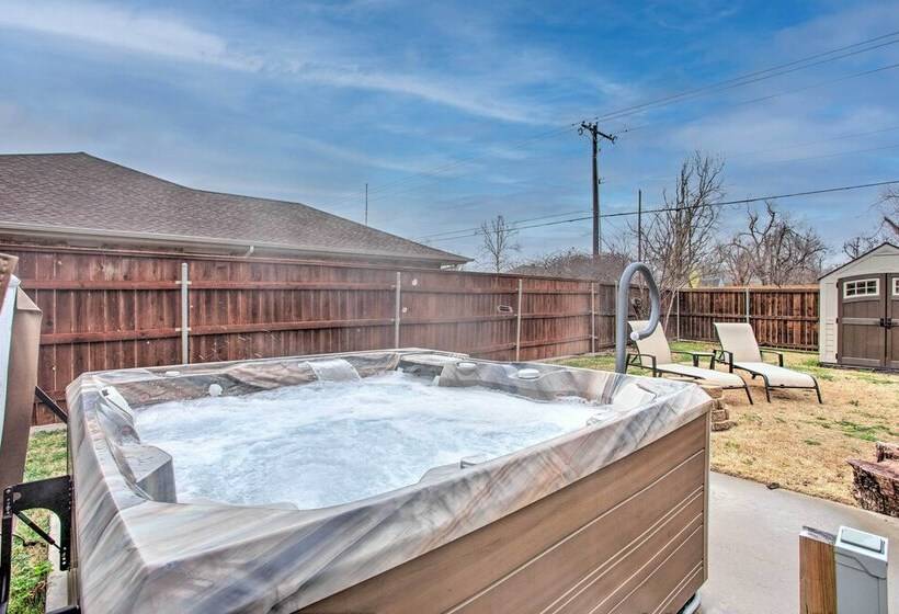 Spacious Bethany Home Near Lake Overholser!