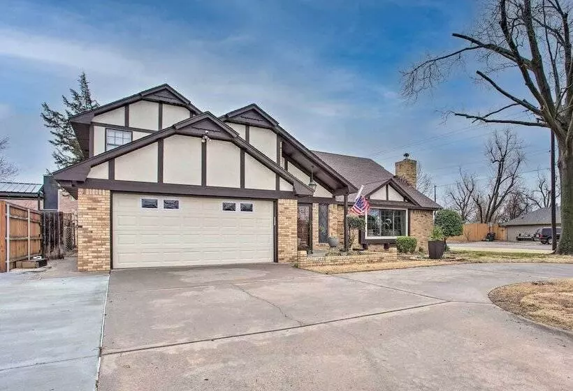 Spacious Bethany Home Near Lake Overholser!