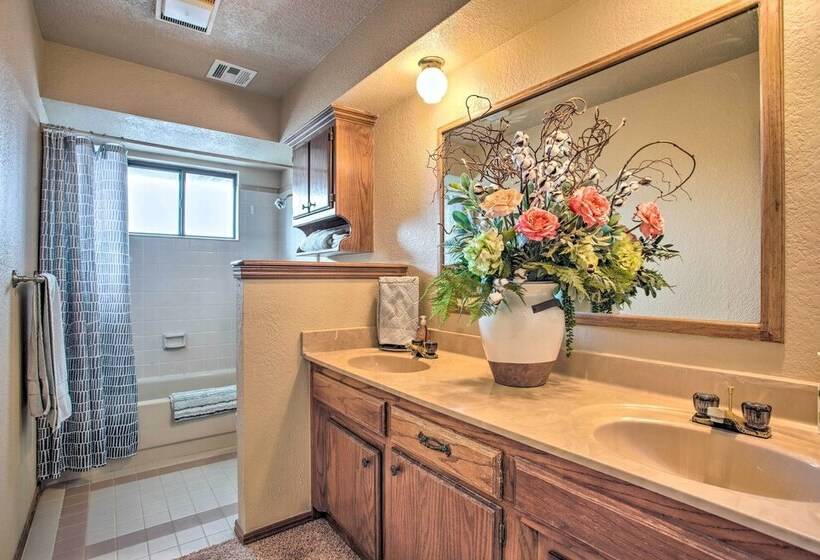 Spacious Bethany Home Near Lake Overholser!