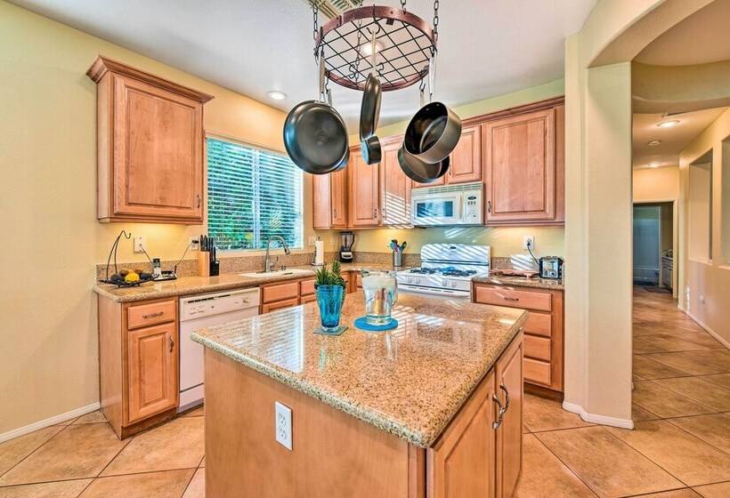 Spacious Golf Home W/ Yard At Indian Palms Resort!