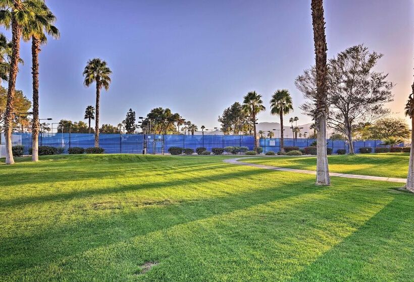 Spacious Golf Home W/ Yard At Indian Palms Resort!