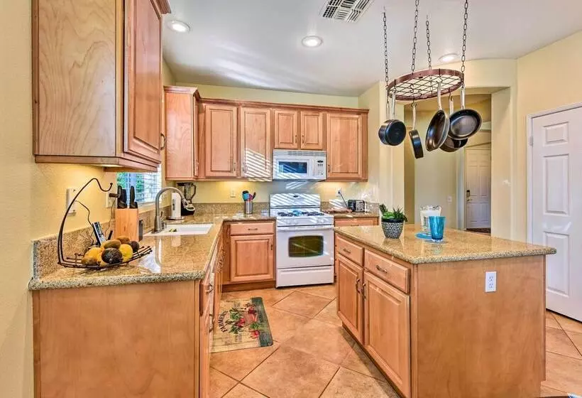 Spacious Golf Home W/ Yard At Indian Palms Resort!