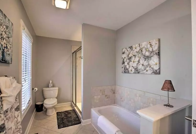 Spacious Wintergreen Resort Home W/ Hot Tub!