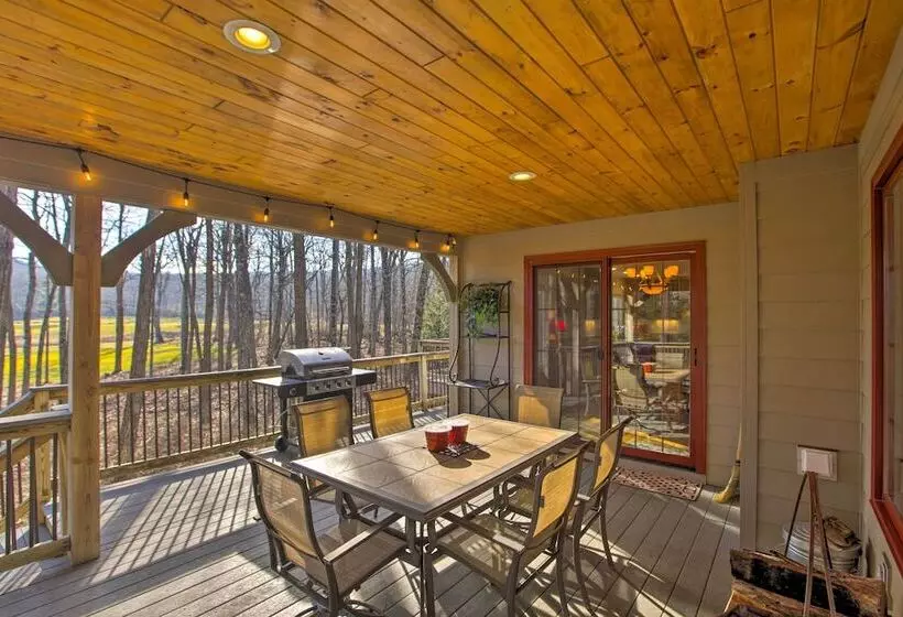Spacious Wintergreen Resort Home W/ Hot Tub!