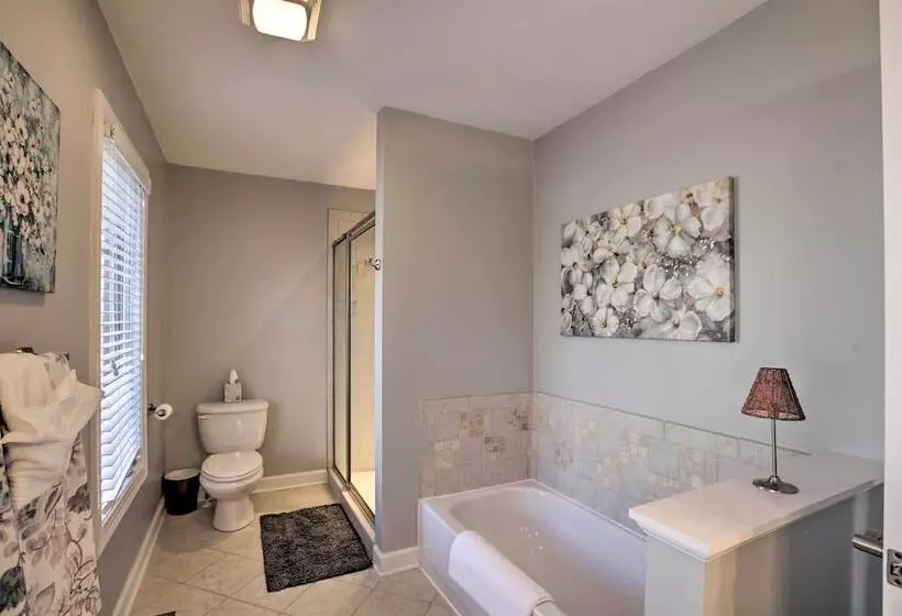 Spacious Wintergreen Resort Home W/ Hot Tub!