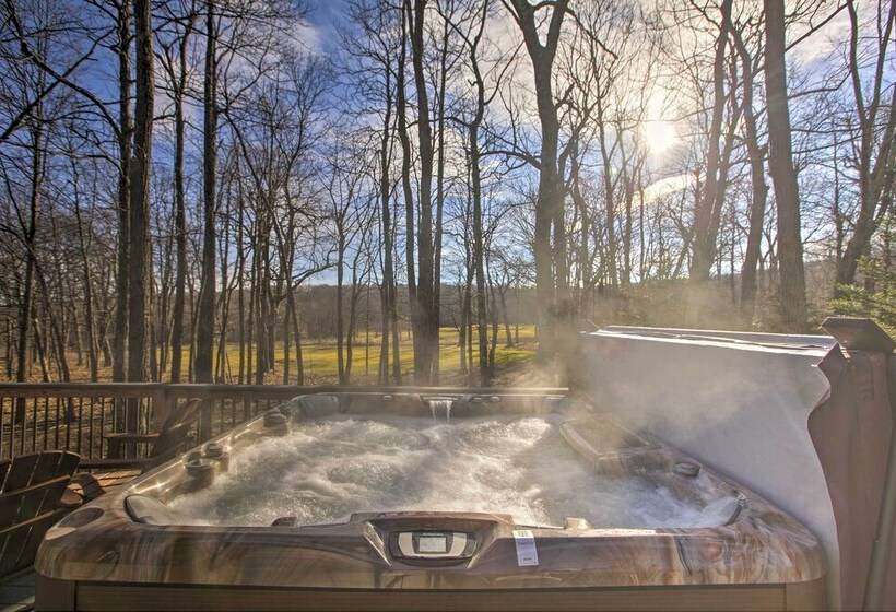 Spacious Wintergreen Resort Home W/ Hot Tub!