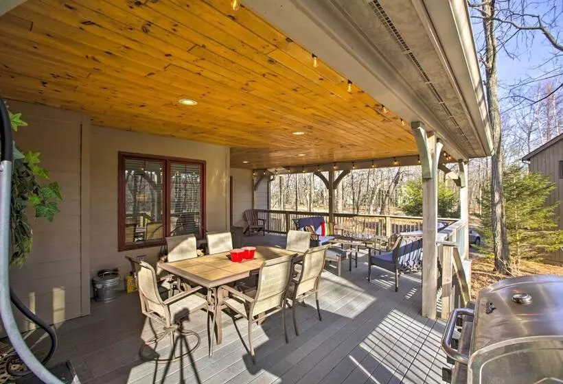 Spacious Wintergreen Resort Home W/ Hot Tub!