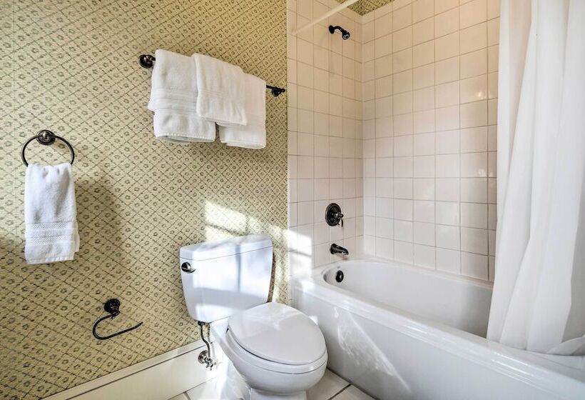 Pool & Mountain Views: Stunning Mill Spring Home!