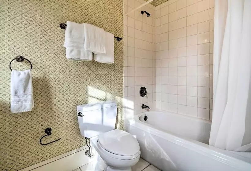 Pool & Mountain Views: Stunning Mill Spring Home!