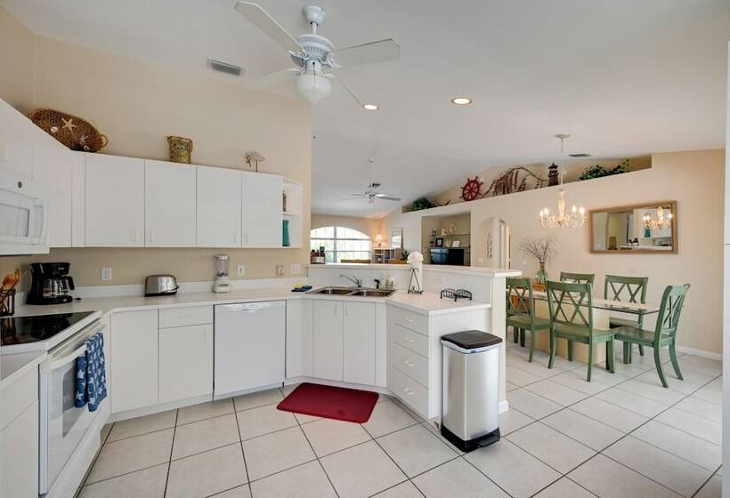 Sunny Marco Island House < 3 Blocks To Beach!