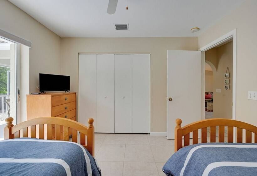 Sunny Marco Island House < 3 Blocks To Beach!