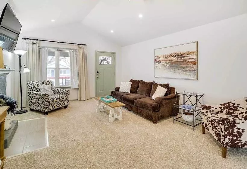 Tulsa Vacation Home ~ 3 Mi To Downtown