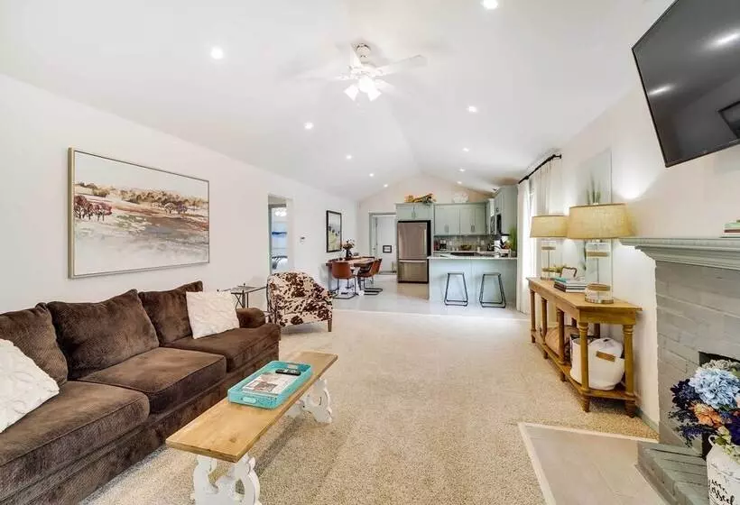 Tulsa Vacation Home ~ 3 Mi To Downtown