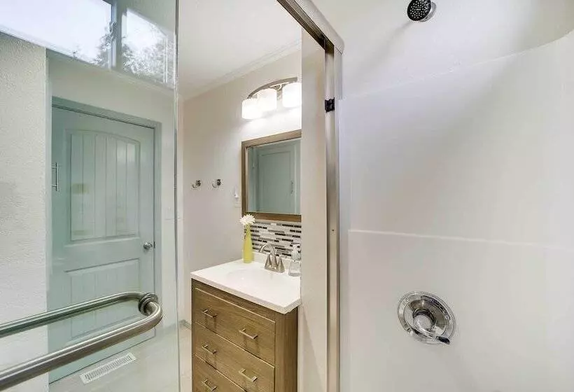 Tulsa Vacation Home ~ 3 Mi To Downtown