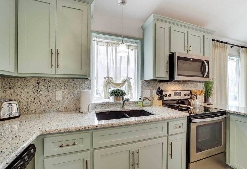 Tulsa Vacation Home ~ 3 Mi To Downtown