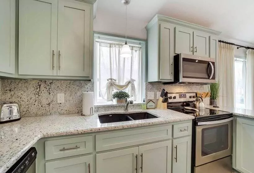 Tulsa Vacation Home ~ 3 Mi To Downtown