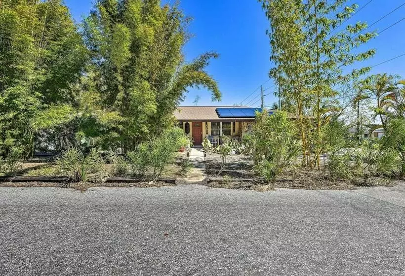 Unique Nokomis Home ~ 2 Mi To Beach Access!