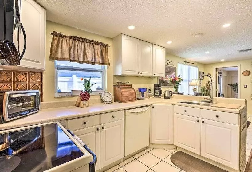 Unique Nokomis Home ~ 2 Mi To Beach Access!