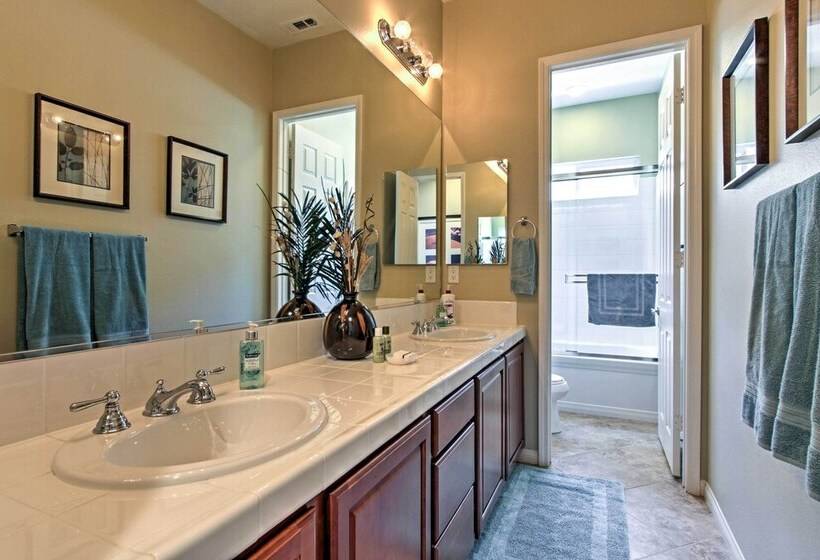 Updated Indio Home W/ Pool   6 Mi To Coachella!