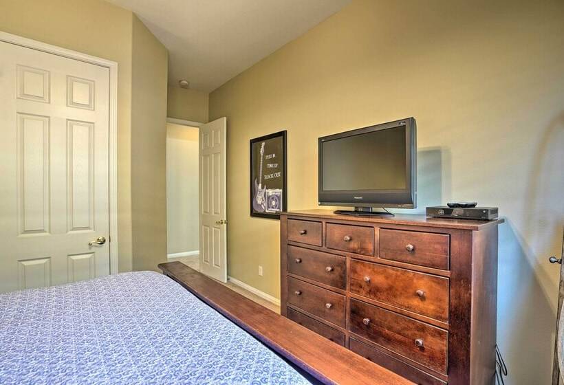 Updated Indio Home W/ Pool   6 Mi To Coachella!