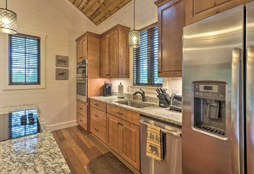 Hike, Fish & Relax: Rural Craftsman In Glenville!