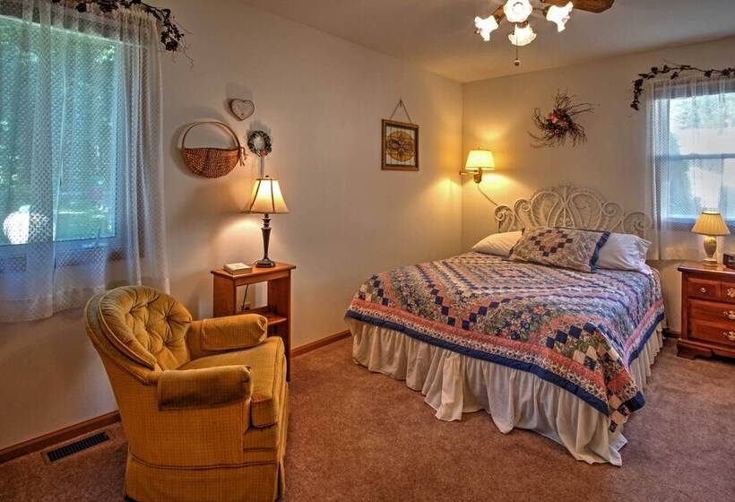 Waterfront Vandalia House W/ Dock On Donnell Lake!