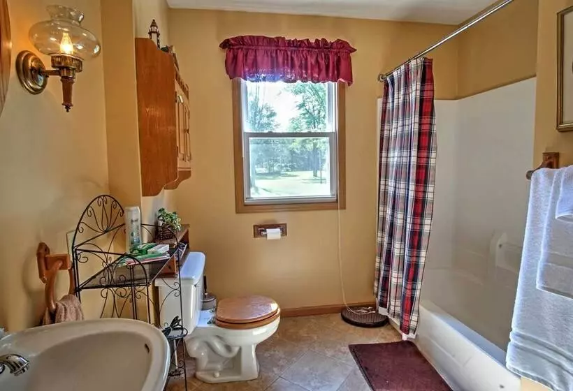 Waterfront Vandalia House W/ Dock On Donnell Lake!