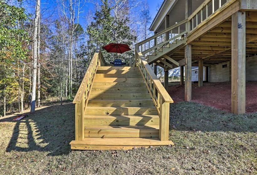 White Oak Creek Home W/ Views, Deck & Pool Access!