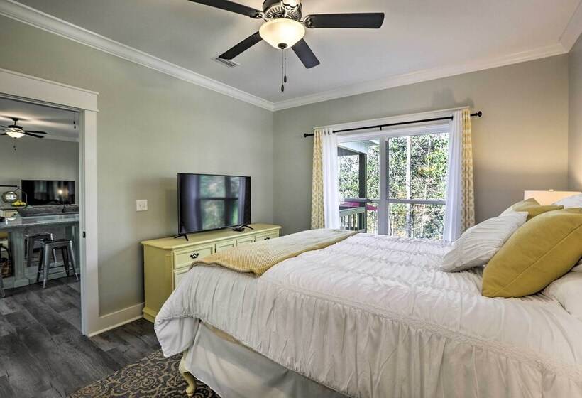 White Oak Creek Home W/ Views, Deck & Pool Access!