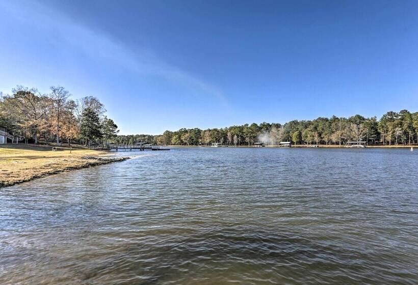 White Oak Creek Home W/ Views, Deck & Pool Access!