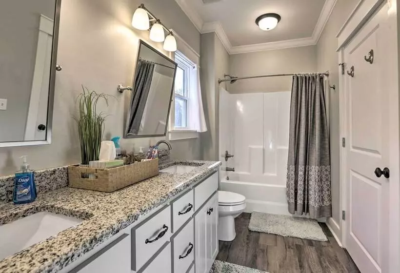 White Oak Creek Home W/ Views, Deck & Pool Access!