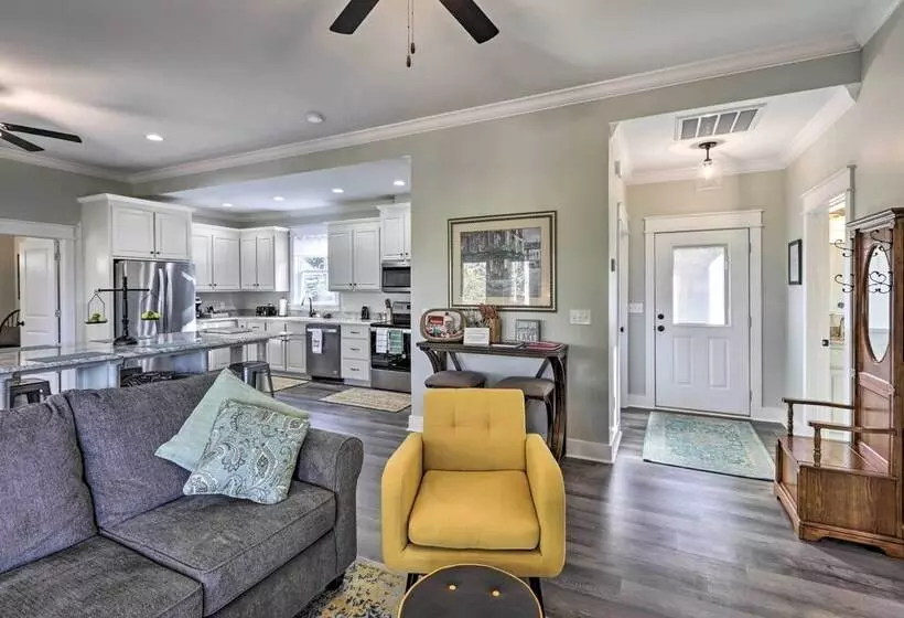 White Oak Creek Home W/ Views, Deck & Pool Access!