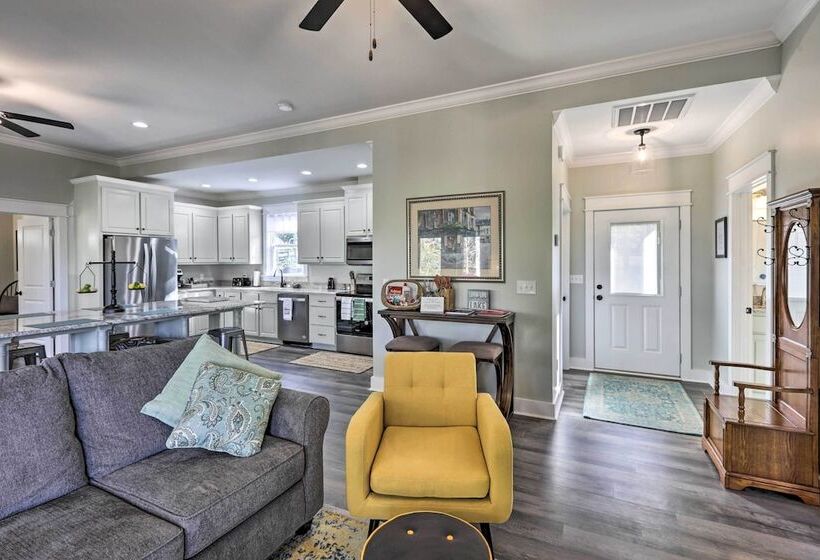 White Oak Creek Home W/ Views, Deck & Pool Access!