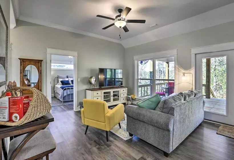 White Oak Creek Home W/ Views, Deck & Pool Access!