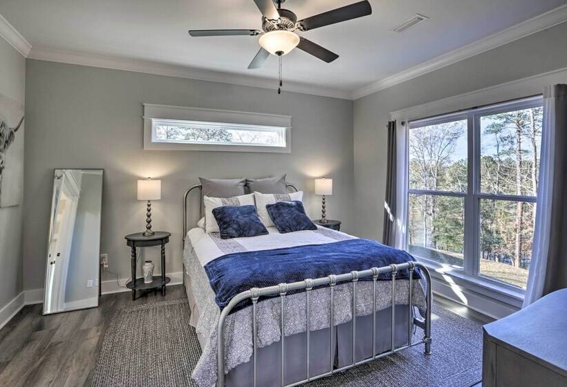 White Oak Creek Home W/ Views, Deck & Pool Access!