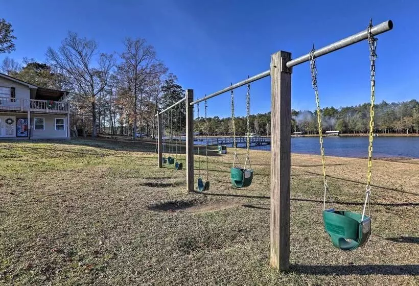 White Oak Creek Home W/ Views, Deck & Pool Access!