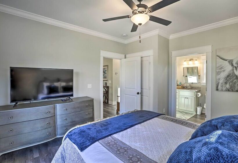 White Oak Creek Home W/ Views, Deck & Pool Access!