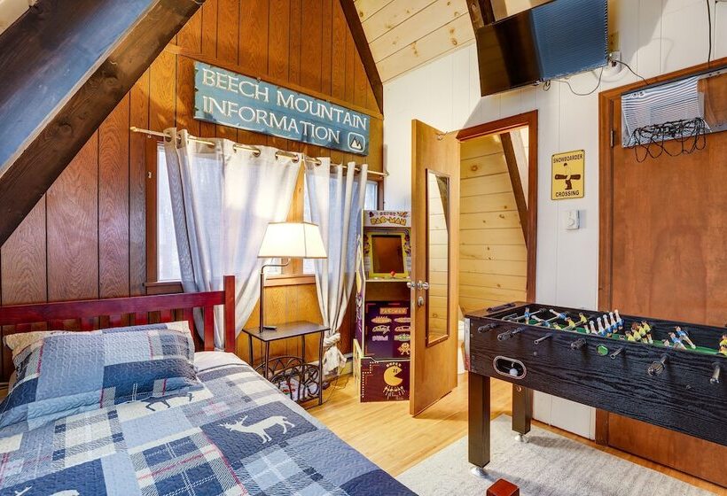 A Frame Cabin W/ Hot Tub: 1 Mi To Beech Mountain!