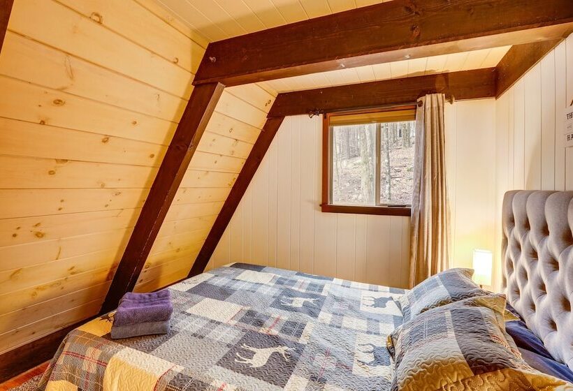 A Frame Cabin W/ Hot Tub: 1 Mi To Beech Mountain!