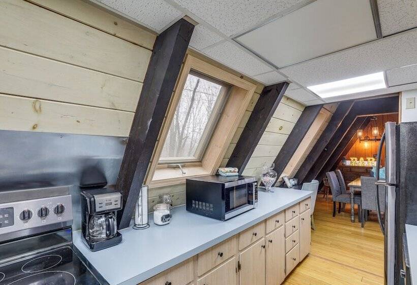 A Frame Cabin W/ Hot Tub: 1 Mi To Beech Mountain!