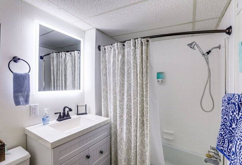 A Frame Cabin W/ Hot Tub: 1 Mi To Beech Mountain!