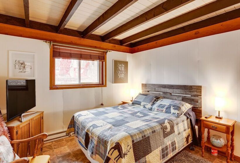 A Frame Cabin W/ Hot Tub: 1 Mi To Beech Mountain!