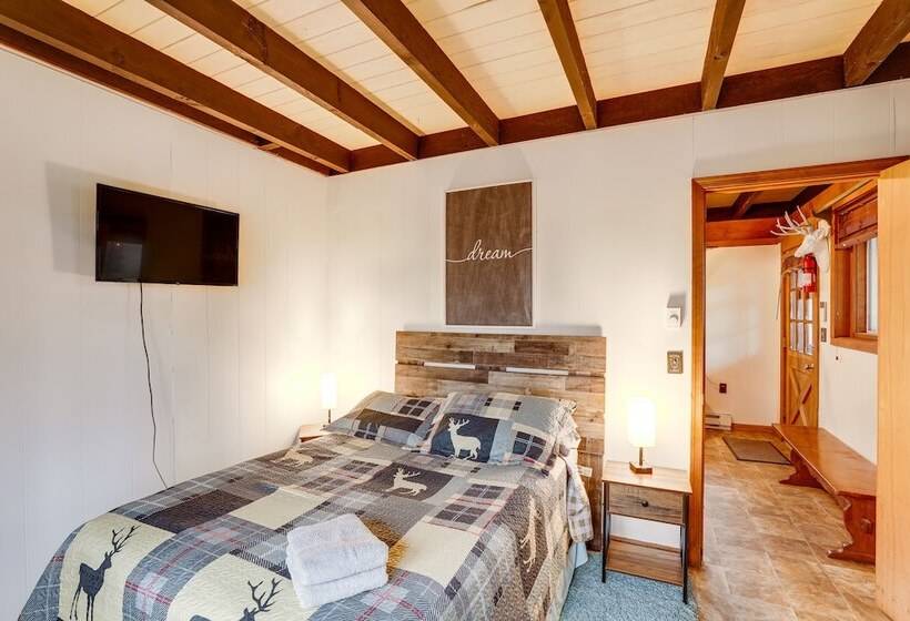 A Frame Cabin W/ Hot Tub: 1 Mi To Beech Mountain!