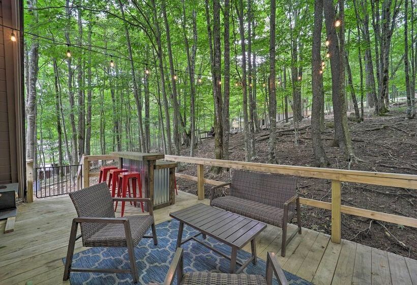 A Frame Cabin W/ Hot Tub: 1 Mi To Beech Mountain!