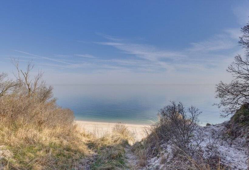 Amazing Rocky Point Retreat Overlooking The Sound!