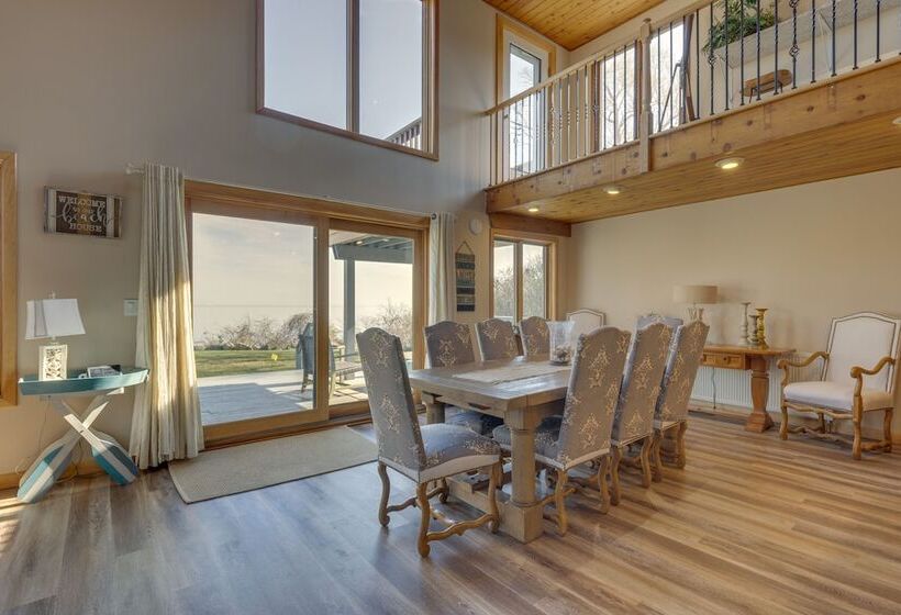 Amazing Rocky Point Retreat Overlooking The Sound!