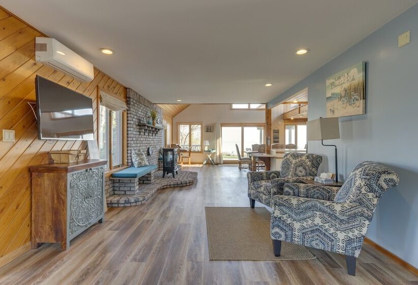 Amazing Rocky Point Retreat Overlooking The Sound!